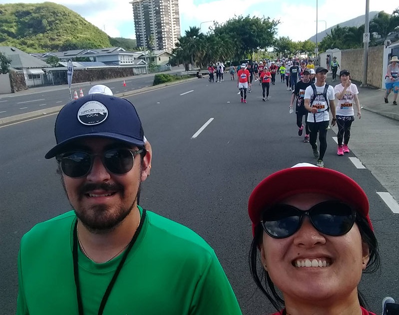 Paul and Jessie at the halfway mark at the 2018 Honolulu Marathon